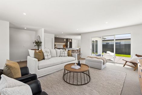 Photo of property in 21 George Yee Place, Taradale, 4112