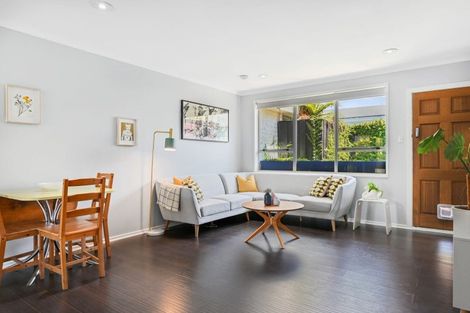 Photo of property in 2/98 Holly Road, St Albans, Christchurch, 8014