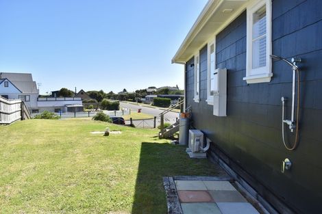 Photo of property in 60 Sarah Street, Waikawa Beach, Manakau, 5573