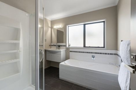 Photo of property in 2a Wallath Road, Westown, New Plymouth, 4310