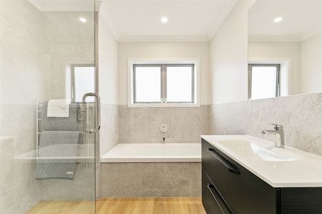 Photo of property in 22b Halyard Place, Te Atatu Peninsula, Auckland, 0610