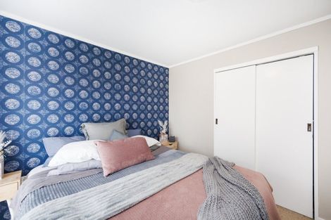 Photo of property in 2 Escort Grove, Awapuni, Palmerston North, 4412