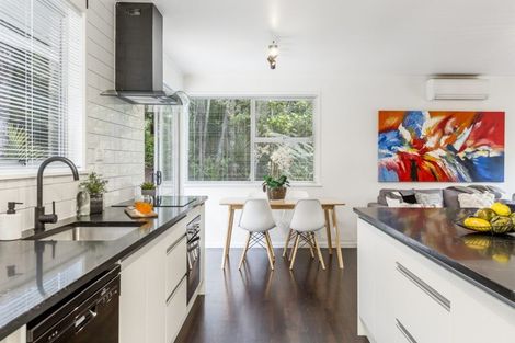 Photo of property in 18 Ngaio Road, Titirangi, Auckland, 0604