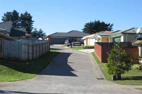 Photo of property in 20 Glenveagh Park Drive, Weymouth, Auckland, 2103
