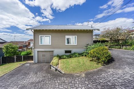 Photo of property in 1/23 Quebec Road, Milford, Auckland, 0620