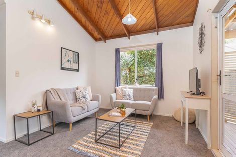 Photo of property in 48a Collins Avenue, Tawa, Wellington, 5028