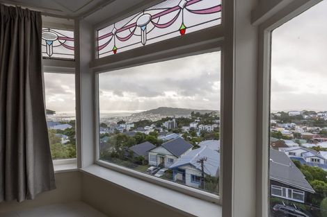 Photo of property in 14 Sugarloaf Road, Brooklyn, Wellington, 6021