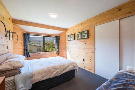Photo of property in 2 Worlds End Road, Tennyson Inlet, 7195