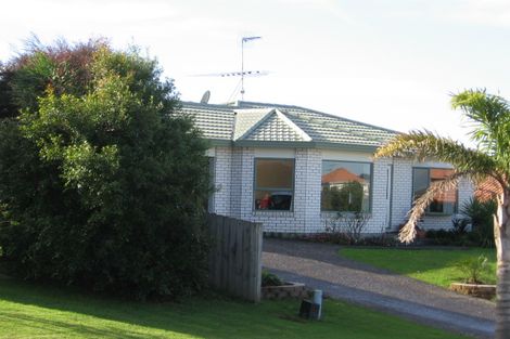 Photo of property in 4 Kath Hopper Drive, Orewa, 0931