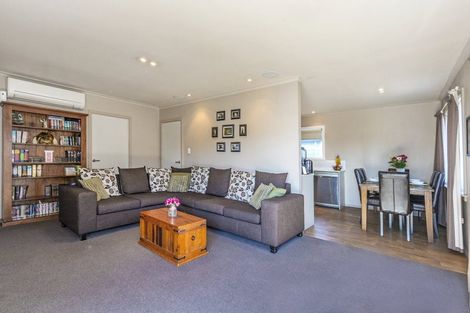 Photo of property in 69 Dunedin Street, Redwood, Christchurch, 8051