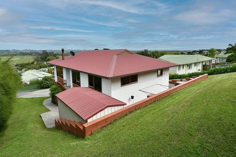 Photo of property in 16 Kaipara Crescent, Helensville, 0800
