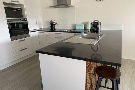 Photo of property in 5b Melia Place, Stanmore Bay, Whangaparaoa, 0932