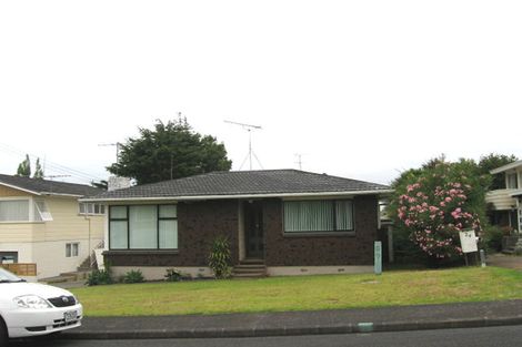 Photo of property in 2/22 Holland Road, Hillcrest, Auckland, 0627