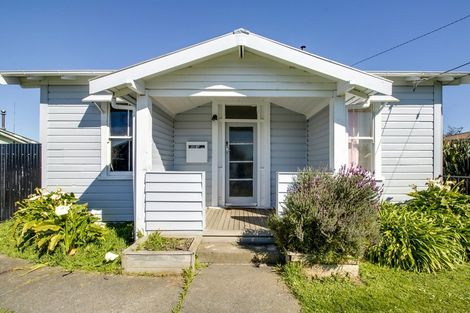 Photo of property in 28 Ngahina Street, Marton, 4710