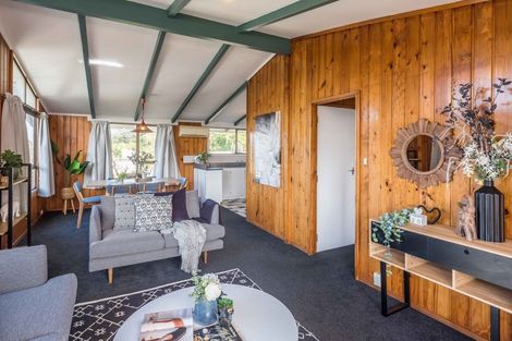 Photo of property in 117 Newlands Road, Newlands, Wellington, 6037