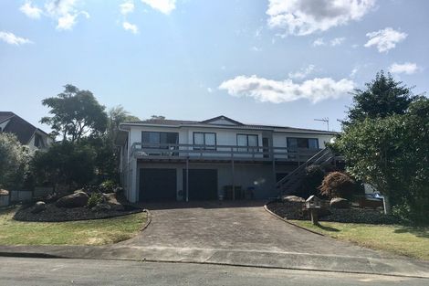 Photo of property in 8 Forsythe Place, Massey, Auckland, 0614