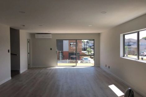 Photo of property in 2 Meritage Lane, Te Atatu South, Auckland, 0610