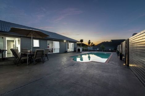 Photo of property in 6 John Brooke Crescent, East Tamaki Heights, Auckland, 2016