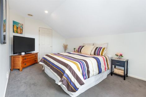 Photo of property in 22 Lanyon Place, Whitby, Porirua, 5024