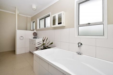 Photo of property in 2/90 Rosier Road, Glen Eden, Auckland, 0602