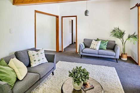 Photo of property in 12 Grays Road, Plimmerton, Porirua, 5026
