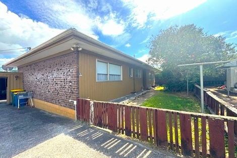 Photo of property in 1a/3 Amberley Avenue, Te Atatu South, Auckland, 0610