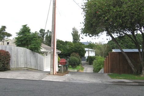 Photo of property in 2/14 Selwyn Crescent, Forrest Hill, Auckland, 0620