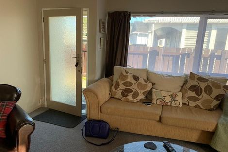 Photo of property in 49f3 Apu Crescent, Lyall Bay, Wellington, 6022