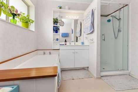 Photo of property in 33 Settlers Grove, Orewa, 0931