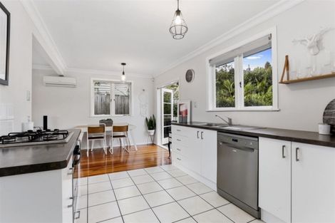 Photo of property in 10a Matama Road, Glen Eden, Auckland, 0602