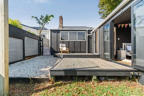 Photo of property in 163 Lemon Street, Strandon, New Plymouth, 4312