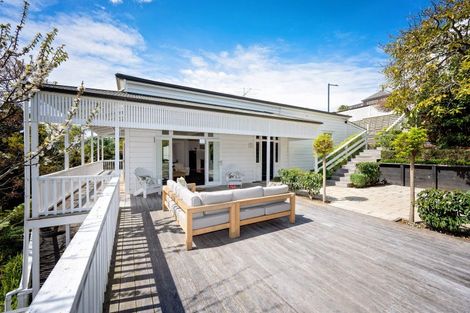 Photo of property in 12 Hadfield Terrace, Bluff Hill, Napier, 4110