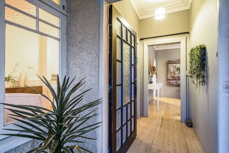 Photo of property in 16 Hinemoa Terrace, Birkenhead, Auckland, 0626