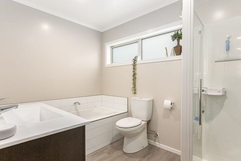 Photo of property in 136 Navigation Drive, Whitby, Porirua, 5024