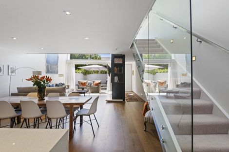 Photo of property in 12 Holly Road, St Albans, Christchurch, 8014