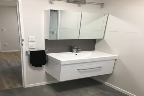 Photo of property in 11 Longcroft Terrace, Newlands, Wellington, 6037