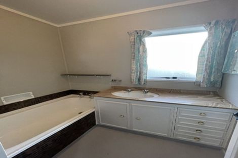 Photo of property in 2 Stallard Place, Glen Eden, Auckland, 0602
