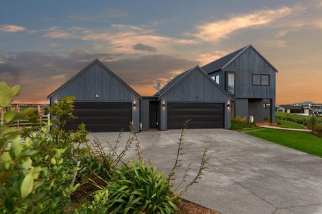 Photo of property in 9 Ridgelea Road, Long Bay, 0792