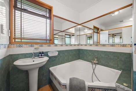 Photo of property in 11 Cheriton Road, Mellons Bay, Auckland, 2014