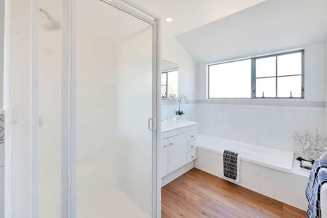 Photo of property in 20 Bushlands Park Drive, Albany, Auckland, 0632