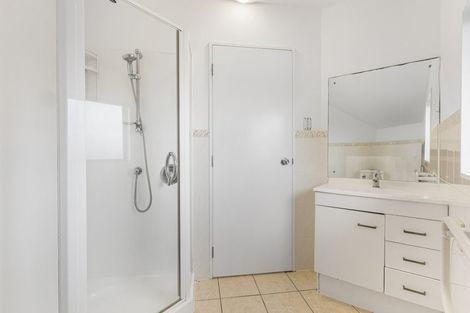 Photo of property in 2/14 Mossop Rise, Glenfield, Auckland, 0629
