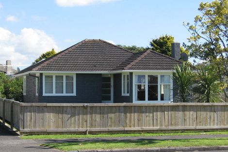 Photo of property in 67 Beach Road, Te Atatu Peninsula, Auckland, 0610