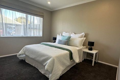 Photo of property in 70 Manuroa Road, Takanini, 2112