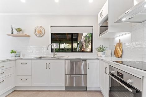 Photo of property in 52b Tiri Road, Manly, Whangaparaoa, 0930