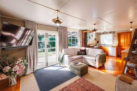 Photo of property in 6 Edwards Street, Kimbolton, Feilding, 4777