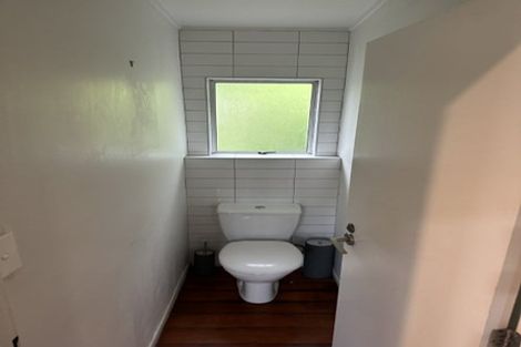 Photo of property in 1 Piha Road, Piha, New Lynn, 0772