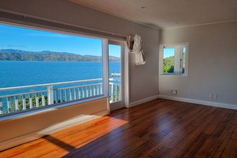 Photo of property in 425 Karaka Bay Road, Karaka Bays, Wellington, 6022