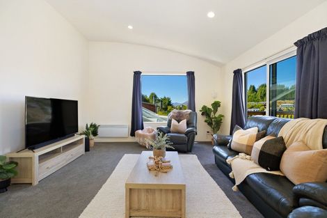 Photo of property in 32 Dart Place, Fernhill, Queenstown, 9300