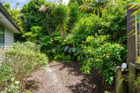 Photo of property in 24 Edgerton Road, Te Atatu Peninsula, Auckland, 0610