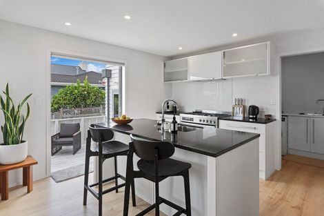 Photo of property in 18 Ridge Road, Waiake, Auckland, 0630